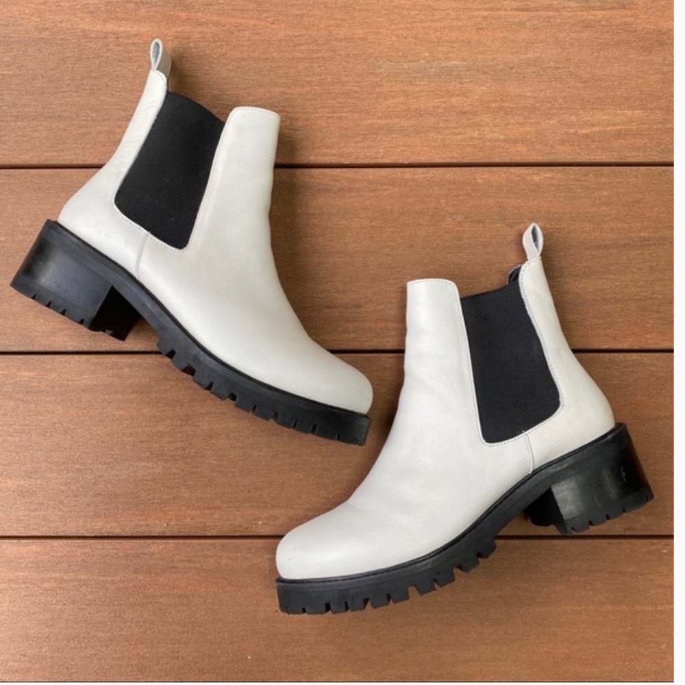 Urban outfitters Zoe Chelsea Boots white size 7 never worn